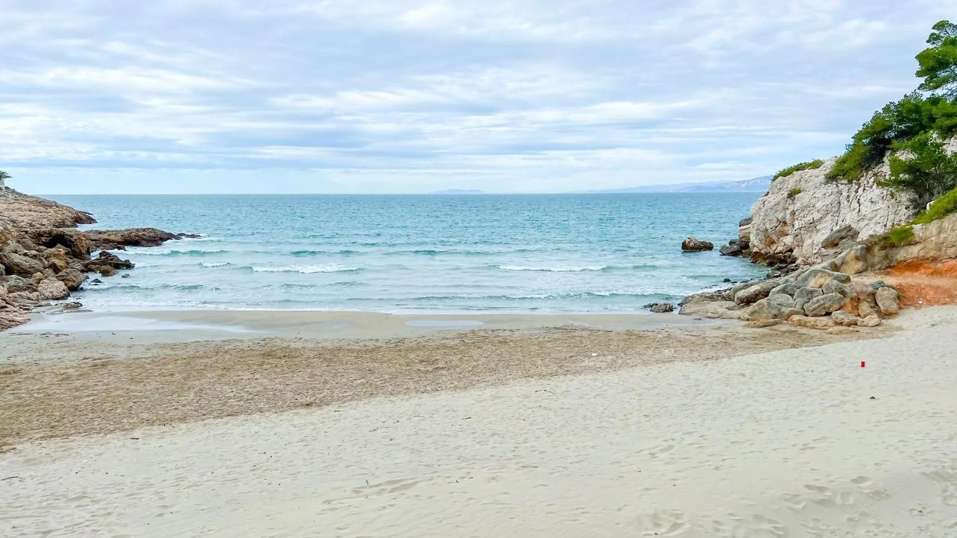 Апартаменты Cap Salou Salacia Beach Front Studio New