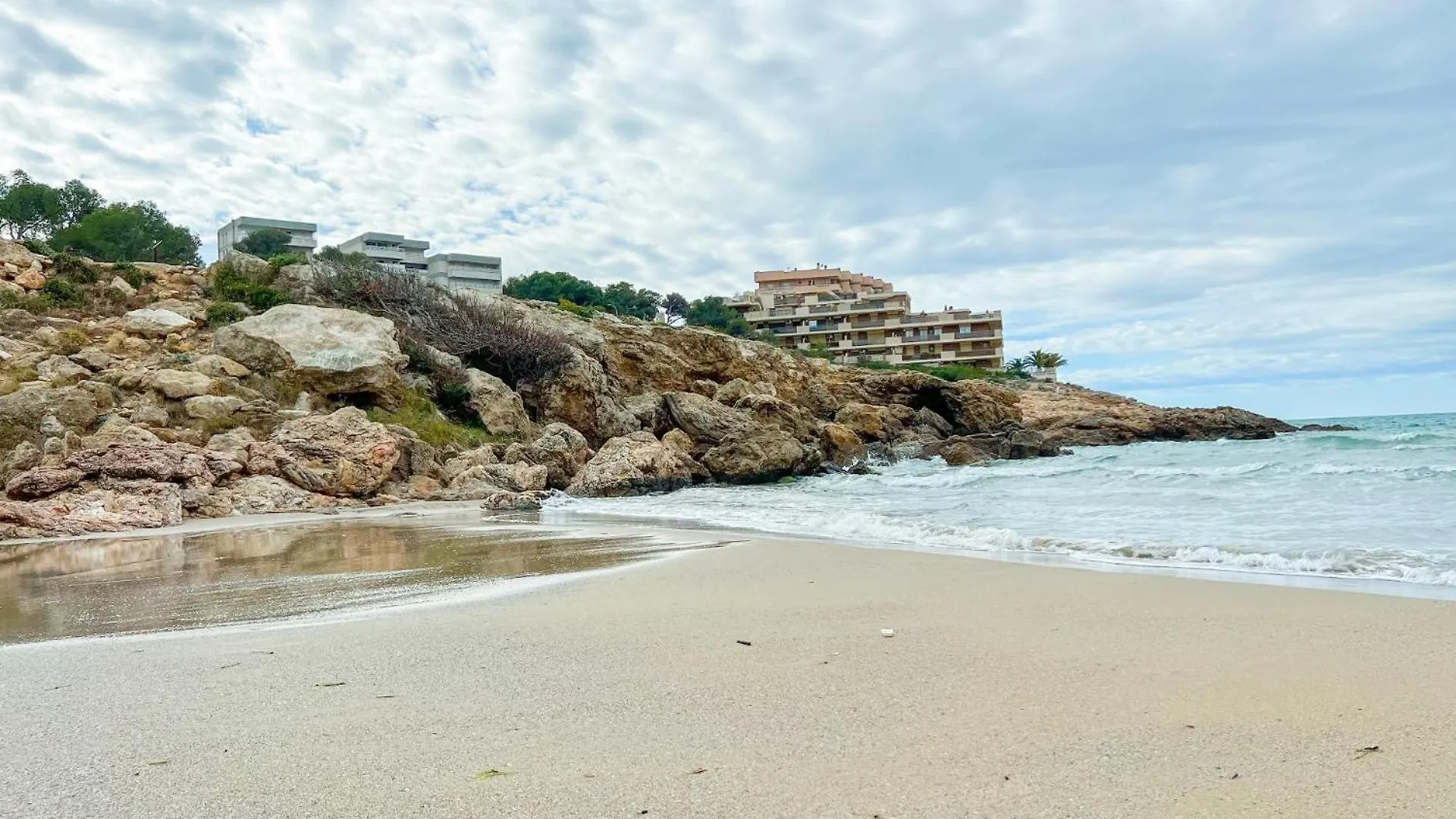Cap Salou Salacia Beach Front Studio New 0*,  Испания